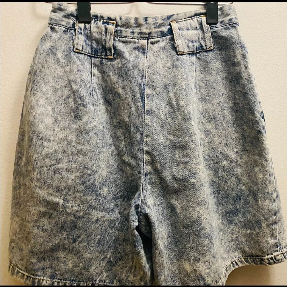 Blue High-Waisted Jean Shorts with Vintage Acid Wash - Picture 2 of 3